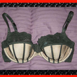 New Elle MacPherson black lacey bra 36D very sexy
